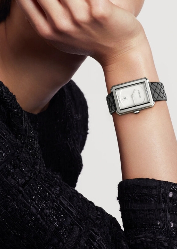 샤넬 보이프렌드 퀄팅 카프스킨 미디엄 시리버 H6954